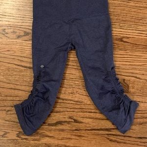 Lululemon navy ribbed cropped leggings